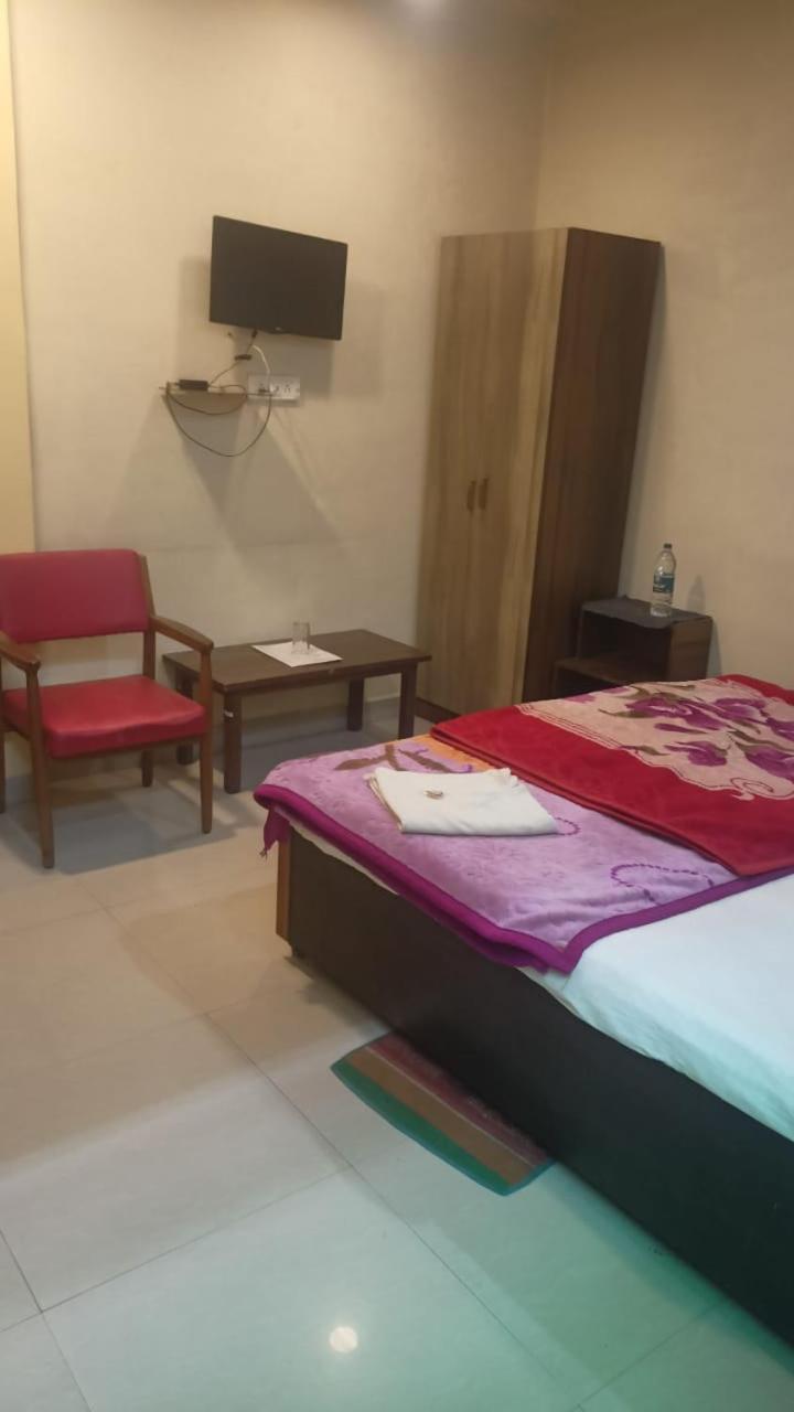 Hotel Shyam Utsav Mirzapur Bagian luar foto